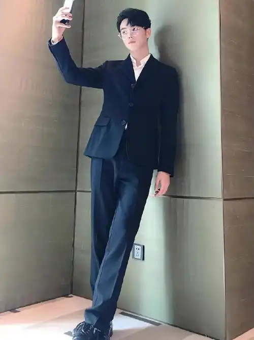 明星颜值高比例不好是硬伤,这几位男明星的全身照比例太完美!