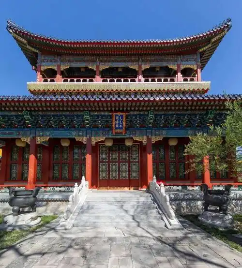 作品灵感来源两侧对称采用了永寿宫与景仁宫中靠山神兽的形象,其主要