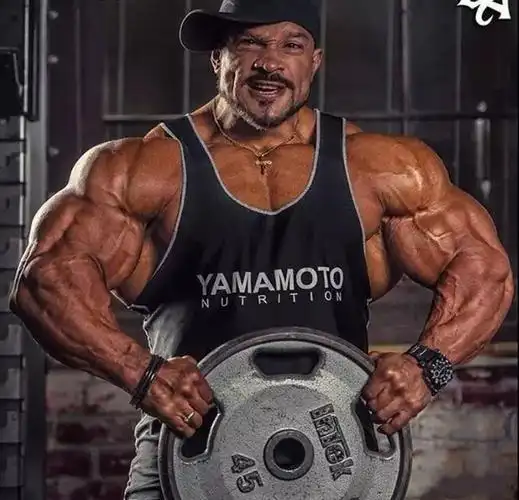 自此以后无数健美者都在追求这样强壮的后背.