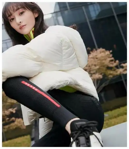 郑爽分手后增胖10斤,颜值身材直抵巅峰时期