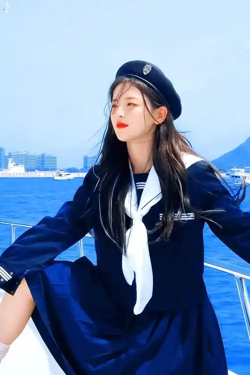 杨超越水手服好甜美,清纯可人!__财经头条