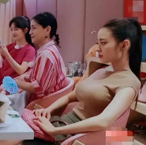 "见缝插腰"吉娜:与郎朗秀恩爱圈粉无数,却在孕期惨遭官媒批评