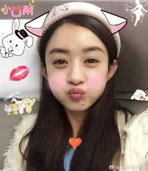 赵丽颖嘟嘴对镜拍##赵丽颖晒嘟嘴自拍