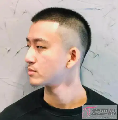 寸头有哪些款式 敢剪寸头的男生帅气且自信_发型站_最新流行发型设计