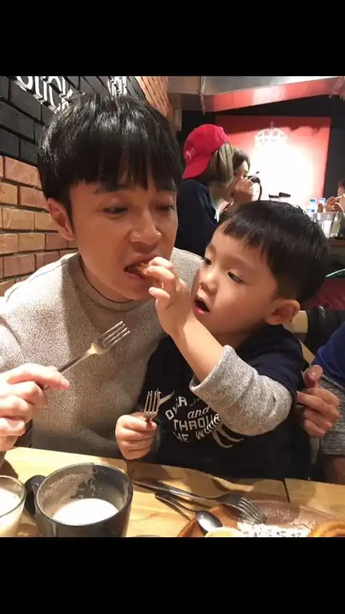 喵了个咪的相册-刘家凯儿子edward成长记录