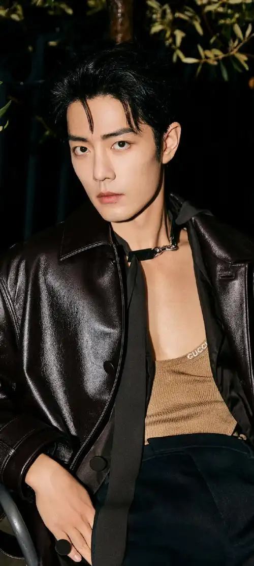 肖战晒米兰明信片##肖战看秀look##gucci大秀