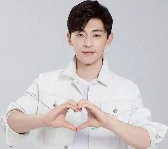 封杀整整2年了再看邓伦如今的处境他很可恨但也很可悲