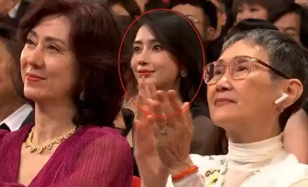 金像奖这一夜,人情冷暖,江湖地位,在baby身上体现的淋漓尽致_杨颖