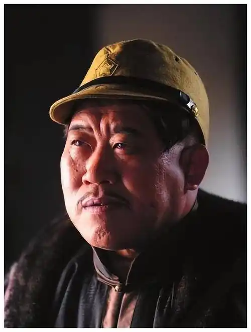 5位军衔超高的明星,孙俪见张译竟要喊首长,潘长江正师级惹争议_军人