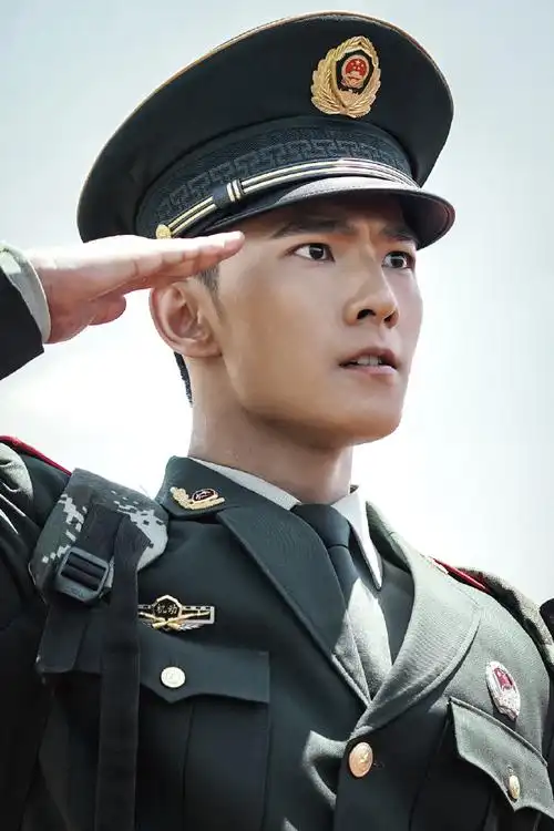 杨洋我的人间烟火正装制服路透