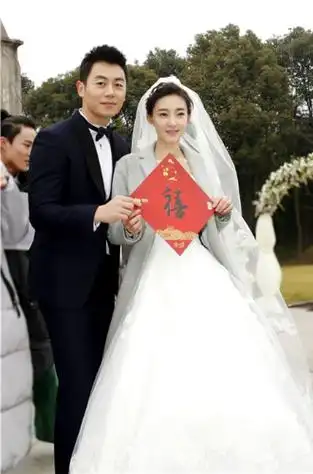 王丽坤老公,改年龄的女星{年龄造假的明星}