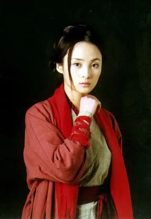 20年前的《白发魔女》,蒋勤勤惊为天人,如今45岁近照认不出