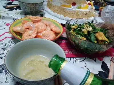 我也来点酒吧本来平时喝酒今天老婆生日还用开车当然要喝点