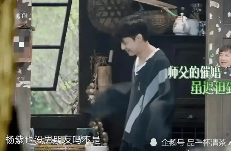 张子枫遇到杨紫变"话痨",同一滤镜下,我却被两人的颜值吸引了_张艺兴