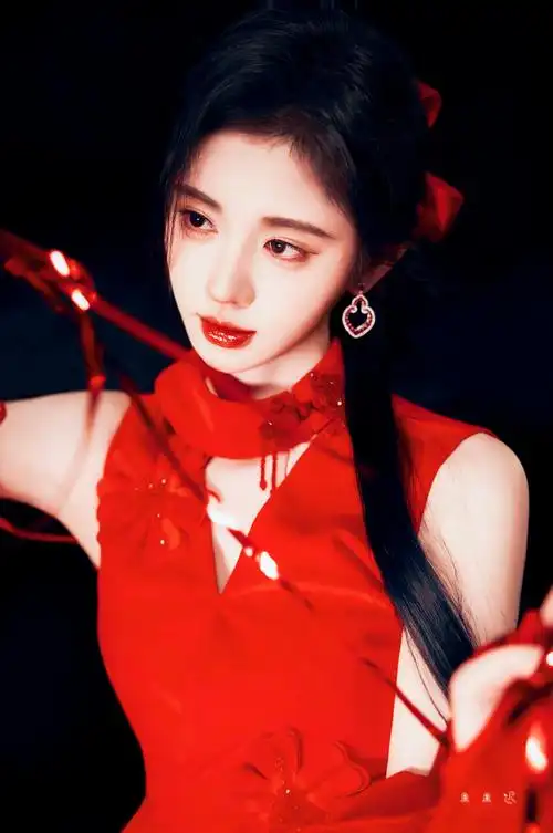 鞠婧祎国风红裙##鞠婧祎官宣加盟江苏卫视跨年