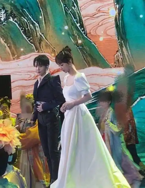 电视晚会节目单:歌隼合体,王俊凯关晓彤再同框,龚俊加入_歌曲_青春