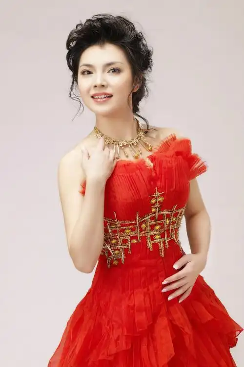 【转载】军旅美女歌手——严当当