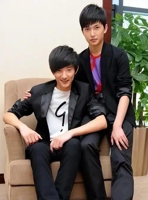 "初恋男友"杨洋:因《红楼梦》与李沁相恋,为何年过30仍单身?