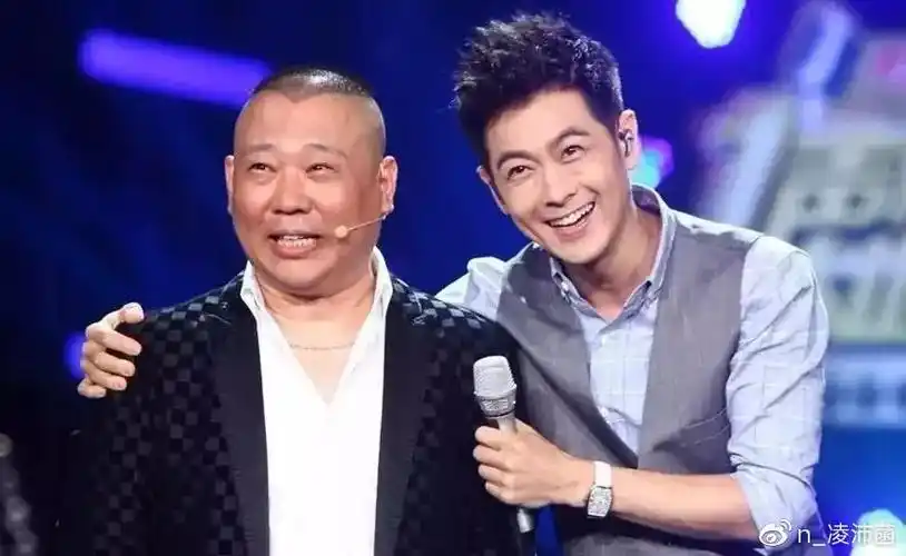 明星同框好尴尬一个头两个大宋小宝和杨幂太惨了吧