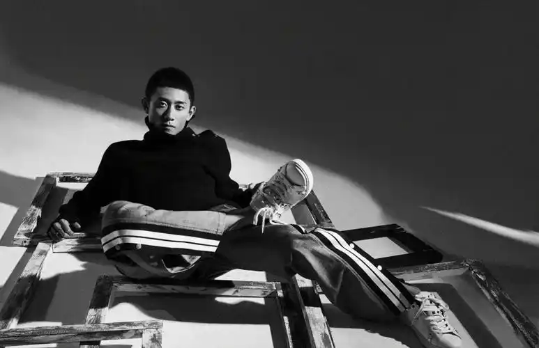 张一山帅气百变时尚写真高清图片44