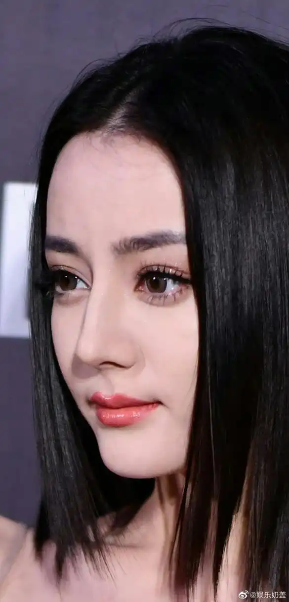 迪丽热巴怼脸生图,好牛的一张脸
