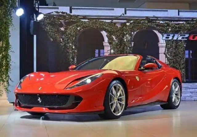 宝马,奥迪",而是像"法拉利"这样贵到离谱的超级跑车