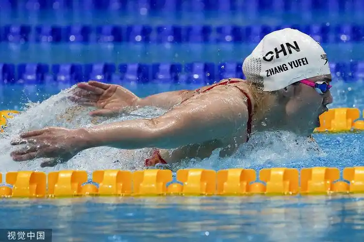 高清女子200米蝶泳决赛张雨霏夺金激动挥手