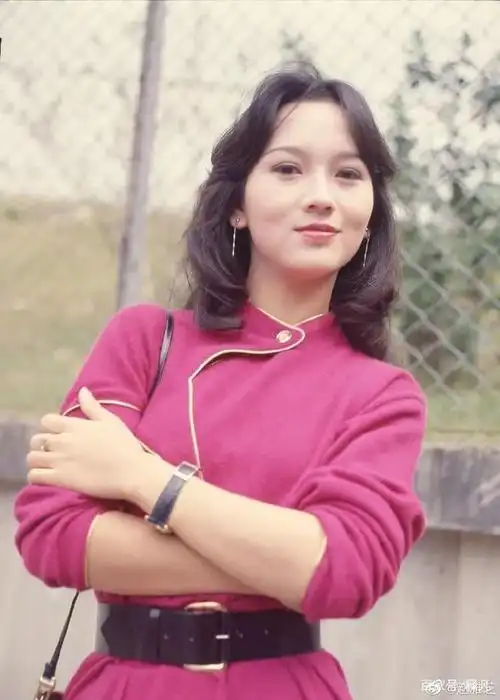 赵雅芝晒年轻时的靓丽写真面容娇俏美得让人窒息