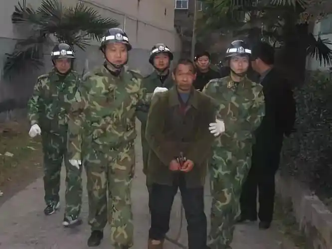 被押赴刑场执行枪决的邱兴华