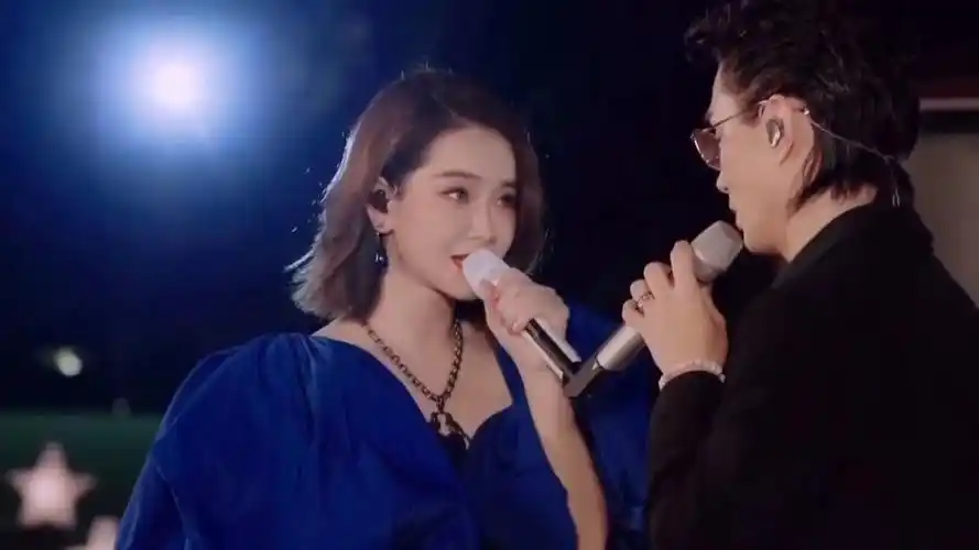 戚薇李承铉合唱我要你,场面太美了