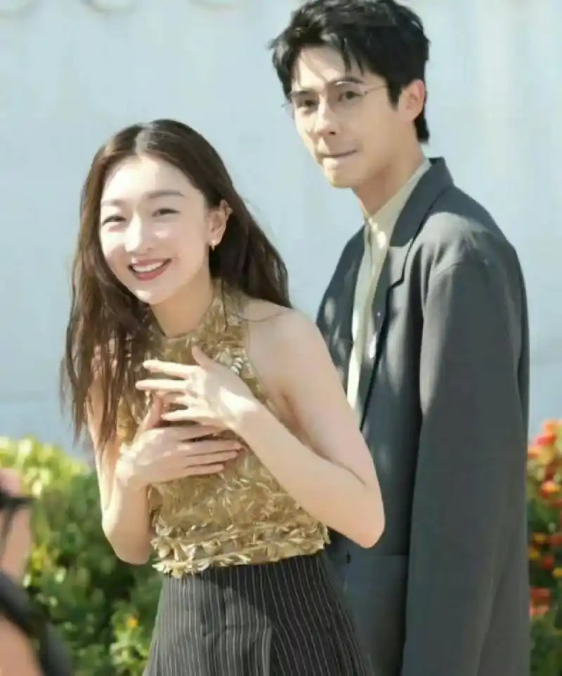 刘昊然周冬雨隐秘约会,经纪人助攻,恋情呼之欲出 刘昊然和周冬雨的