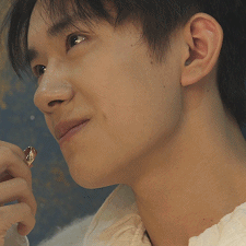 易烊千玺四字弟弟撩帅气表情gif动图_动态图_表情包下载_soogif