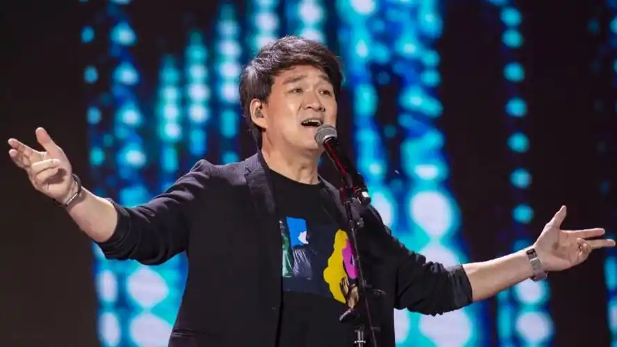 周华健演唱会悼念周海媚,唱《刀剑如梦》送给周芷若,全场泪目