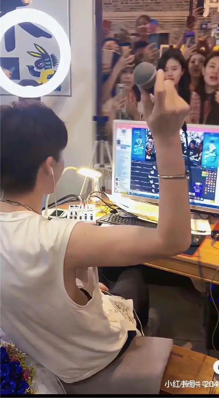 刘宇宁 四舍五入=看过腹肌了06#摩登兄弟刘宇宁 #向全世 - 抖音