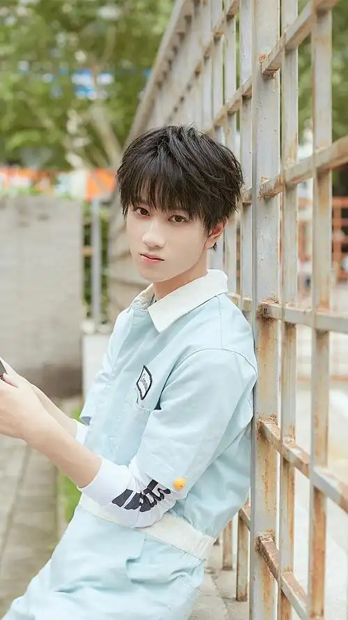 敖子逸神采飞扬少年气龙宫太孑敖子逸全新出发破荆棘世界中心我陪你