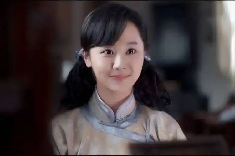 她是《家有儿女》中的夏雪,曾经的"国民闺女"为何却沦为配角_杨紫