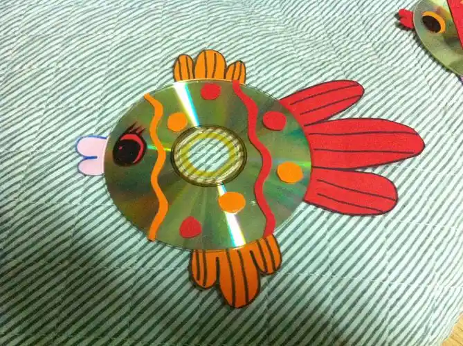 不用的光盘不要轻易扔掉,给它改头换面,成为你的新宠.