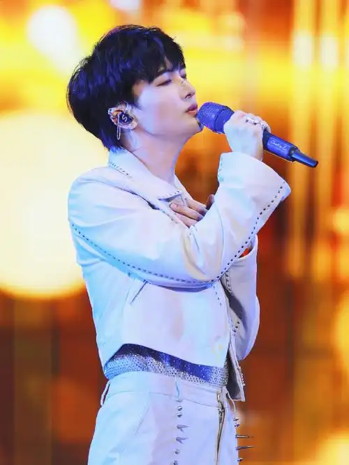 周深霓虹甜心直拍