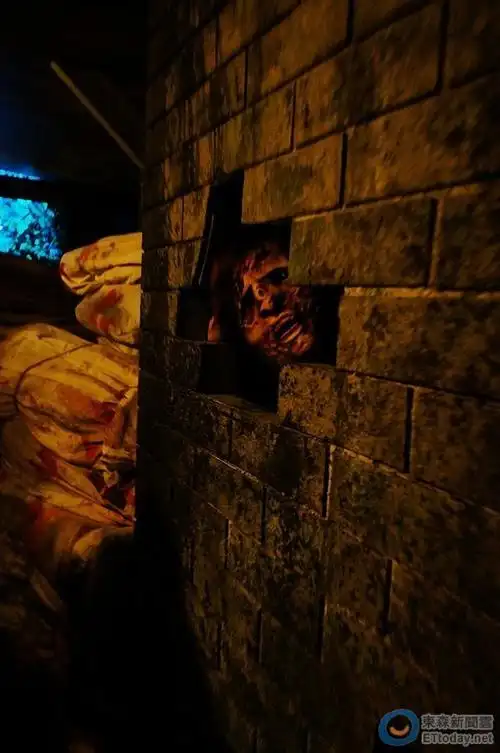 etfashion 国外 【逃出阴尸路】   正如其名,这间鬼屋源自美国恐怖