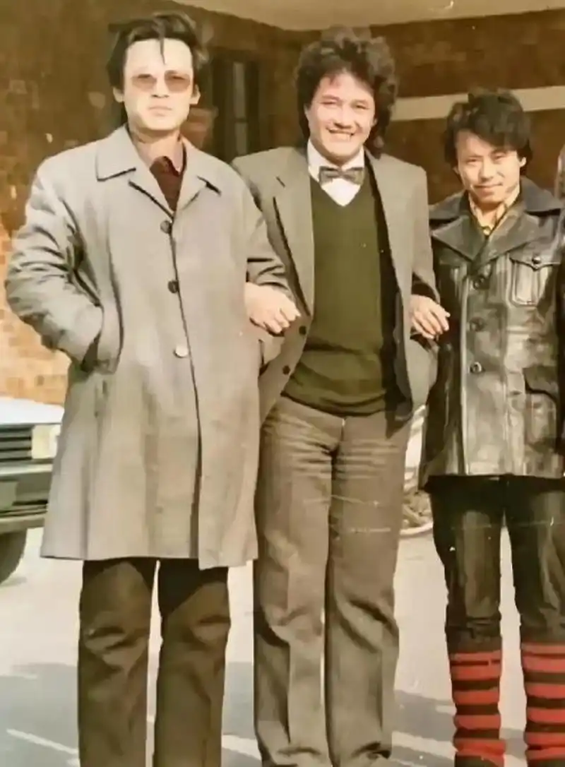 赵本山与潘长江,年轻时候的照片,与众不同