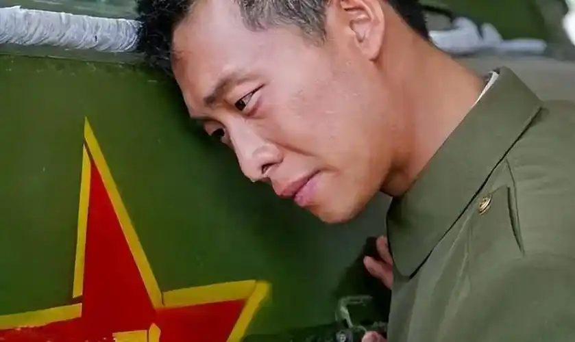 原创如有战召必回十年老兵张译退伍不褪色晒军装照致敬战友