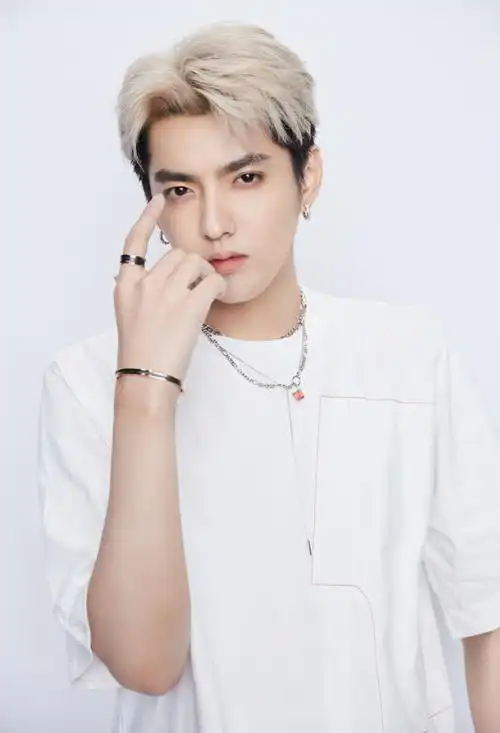 2021吴亦凡立白品牌直播_高清图片大全-爱豆app