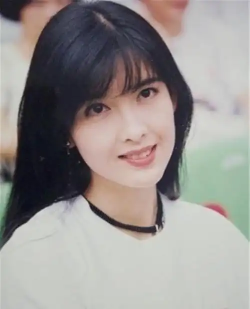 周慧敏青涩旧照大放送