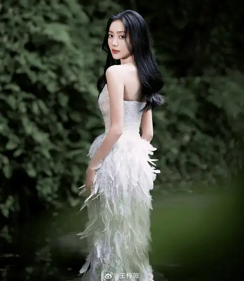 《与凤行》毫不起眼的女演员,颜值一流,身材一流,演技亦一流_王梓薇_