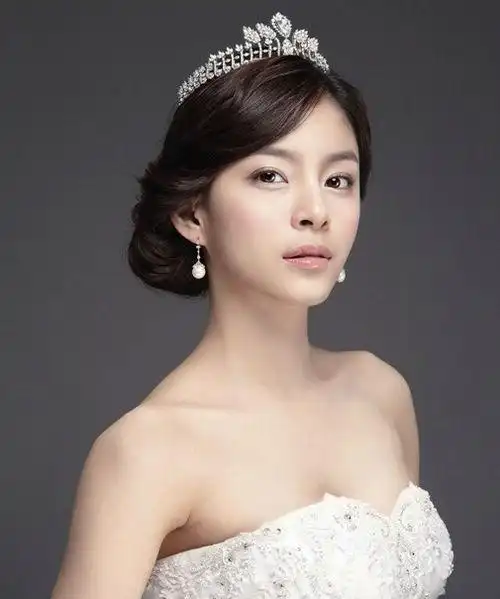 2013韩式俏皮短发新娘造型