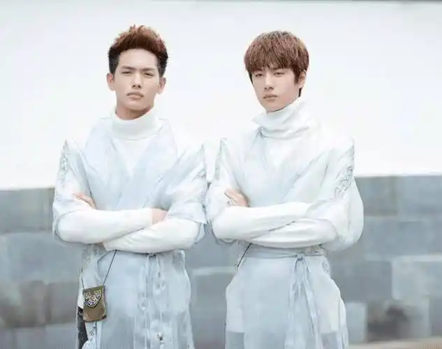 《有翡》刚杀青不久,王一博新剧就火热来袭,女主竟是熟悉的她_合作