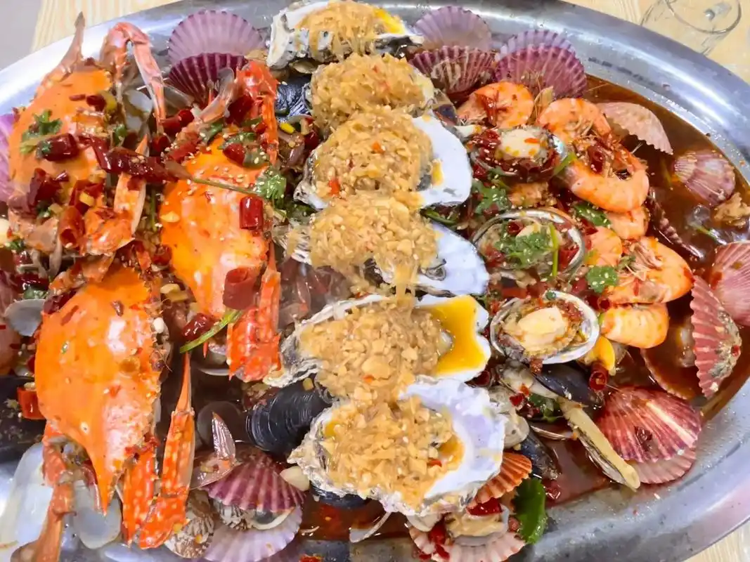 青岛海鲜美食.最喜欢的就是海鲜啦  海鲜蒸锅; 海鲜大咖 鲍 - 抖音
