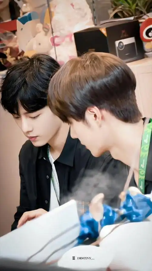 博君一肖超话  博肖新浪扫楼&第二次双人机场五周年快乐959595