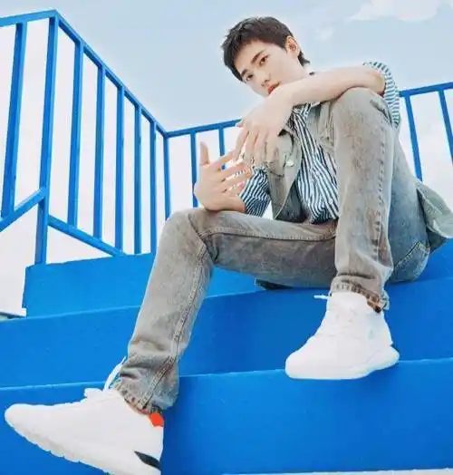 原创如何吸引杨洋的注意力男粉丝大吼一句话瞬间让他转头百试百灵