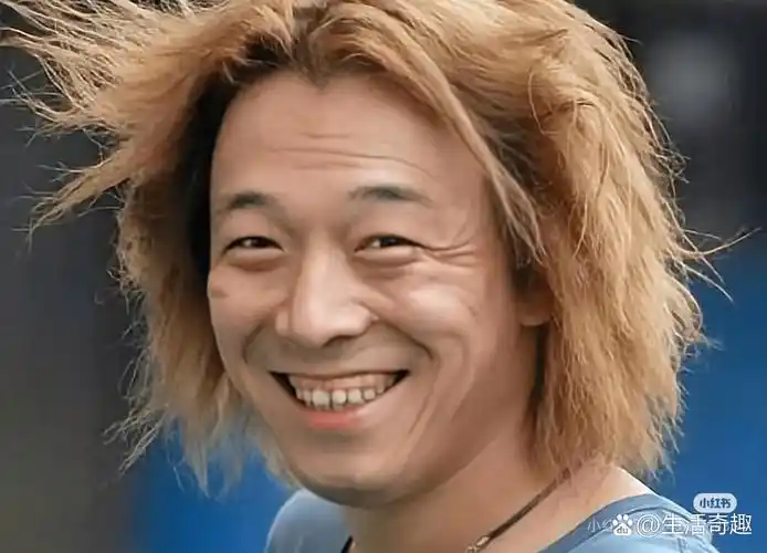 姐姐黄洮在青岛商界颇具地位,新店开业时,黄渤低调且得体